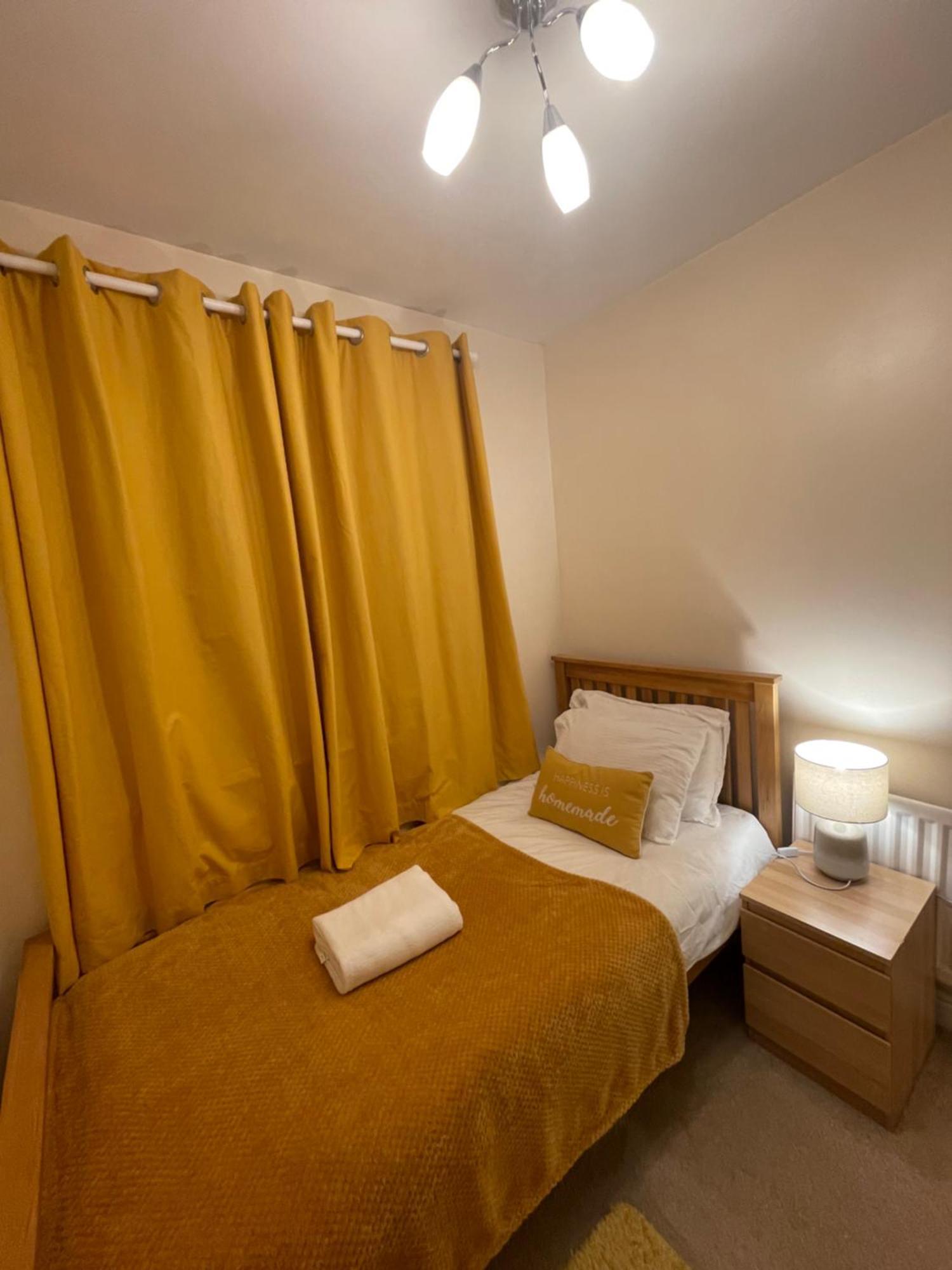 In Cardiff. Sleeps 6 *